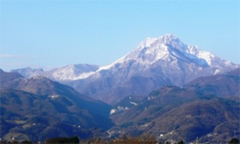 This picture is 
as seen from Barga.